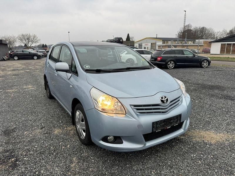 Gebraucht Toyota Verso Life 147 PS (108 kW) 2011 Blau Van / Kleinbus