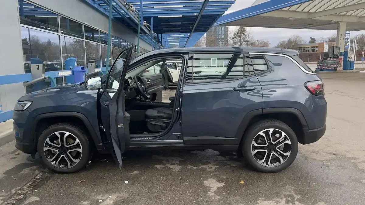 Gebraucht Jeep Compass Altitude 131 PS (96 kW) 2024 Blau SUV