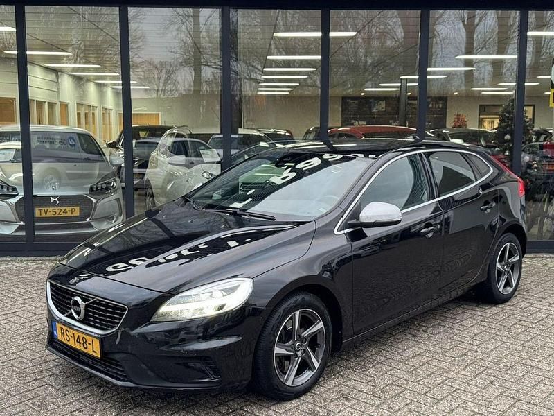 Gebraucht Volvo V40 Business Edition 150 PS (110 kW) 2018 Schwarz Limousine