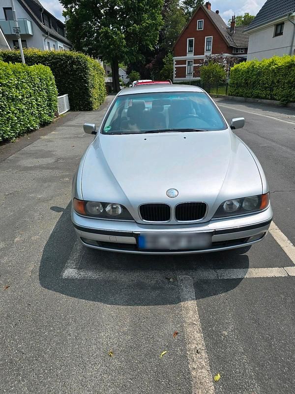 Silber Gebraucht 1999 BMW 520 Limousine | 1.700 € (Superpreis) - Bild 1/4