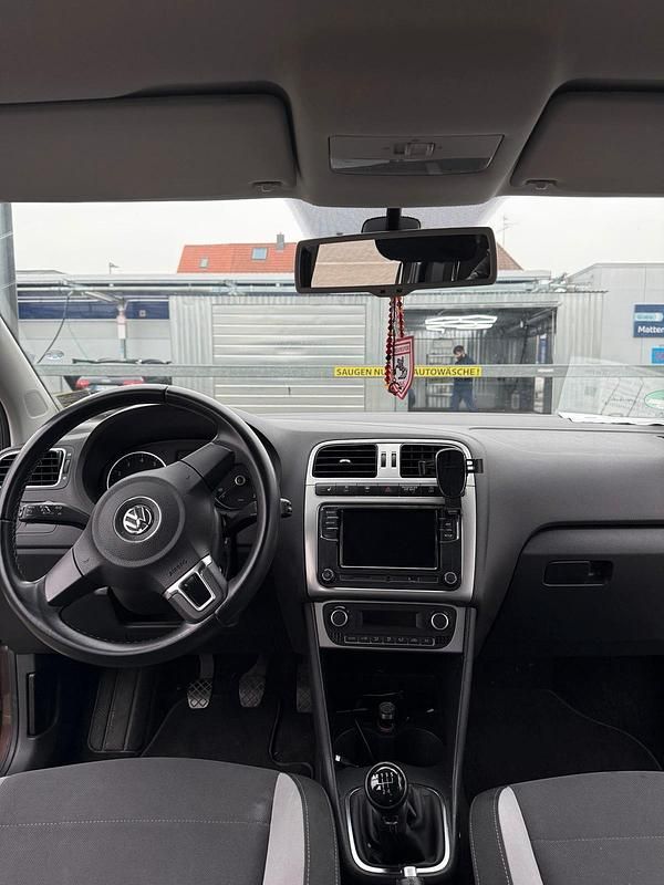 Gebraucht VW Polo Life 69 PS (50 kW) 2015 Braun Kleinwagen