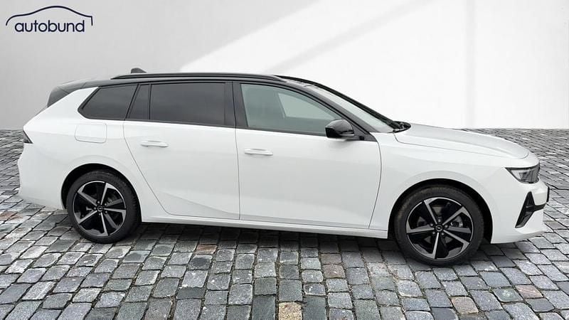 Neu Opel Astra 131 PS (96 kW) 2025 Weiss / arktisweiss zweifarbig Kombi