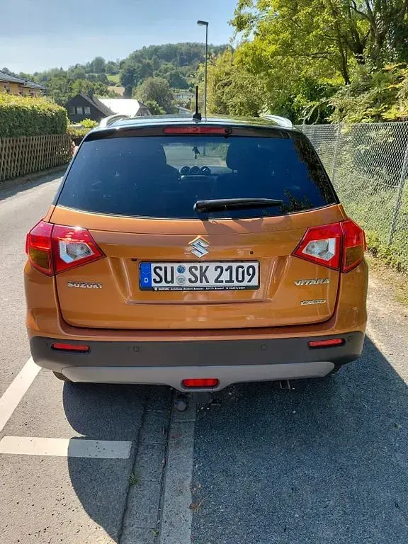 Gebraucht Suzuki Vitara Comfort 120 PS (88 kW) 2017 Orange SUV
