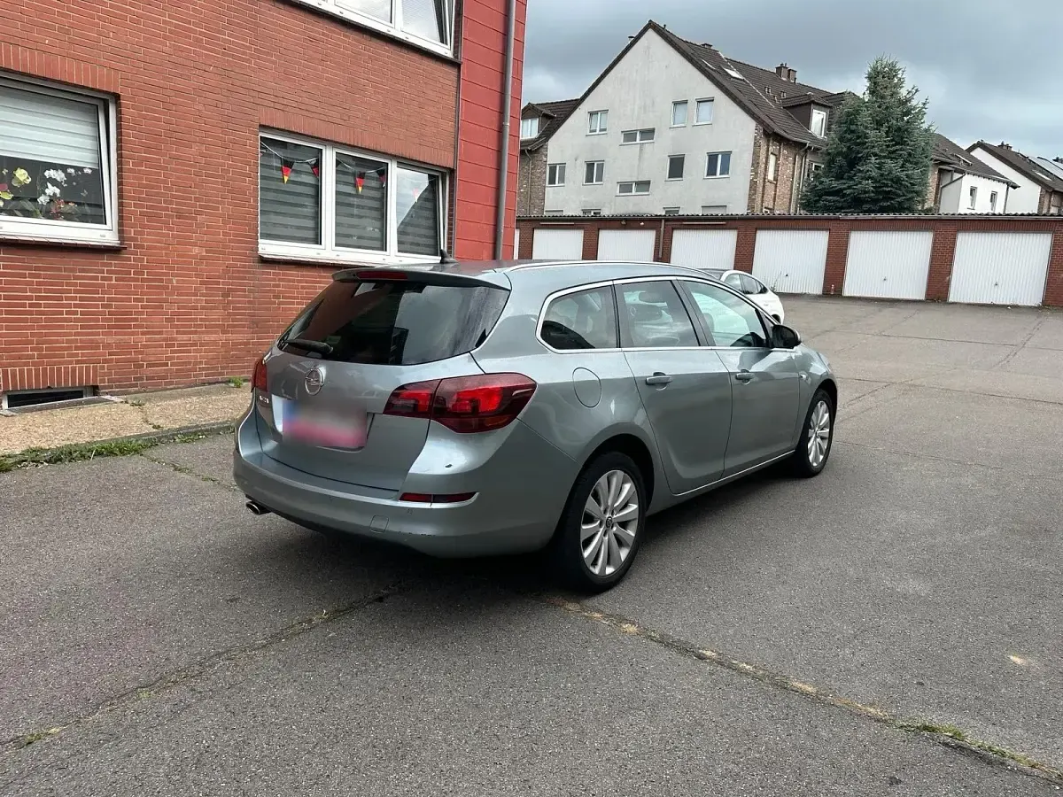 Gebraucht Opel Astra 2012 Silber Kombi