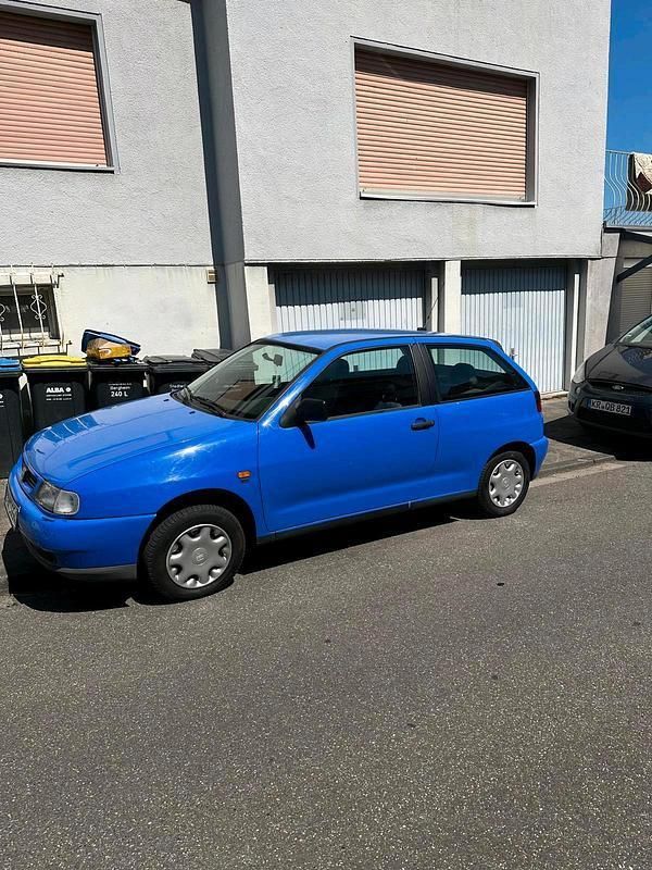 Blau Gebraucht 1998 Seat Ibiza Kleinwagen | 900 € (Fairer Preis) - Bild 1/4