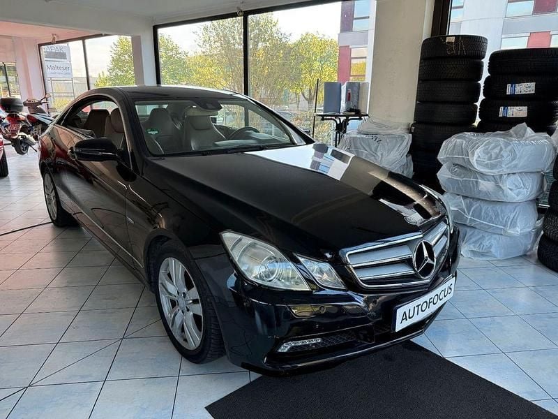 Gebraucht Mercedes E250 204 PS (150 kW) 2010 Schwarz Coupé