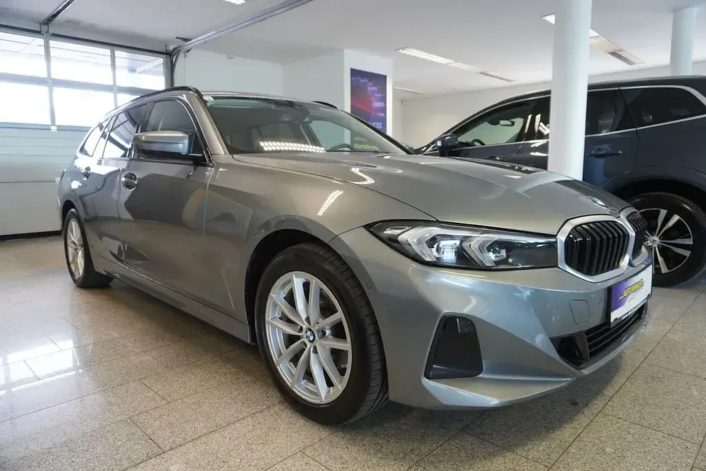 Gebraucht BMW 320 Sport Line 190 PS (139 kW) 2023 Grau Kombi