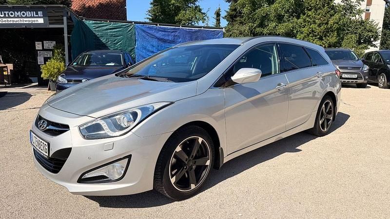 Silber Gebraucht 2012 Hyundai i40 Style Kombi | 6.900 € (Fairer Preis) - Bild 1/4