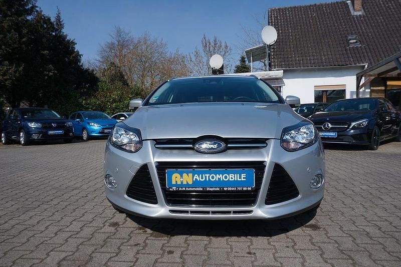 Używany Ford Focus Titanium 150 KM (110 kW) 2011 Srebrny Sedan/Limuzyna