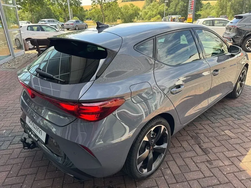 Neu Cupra Leon 150 PS (110 kW) 2026 Grau Limousine