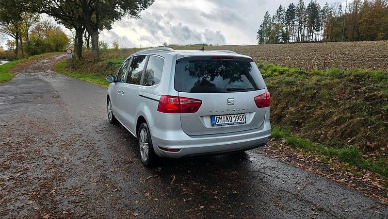 Grau Gebraucht 2014 Seat Alhambra Van / Kleinbus | 15.500 € (Etwas zu teuer) - Bild 1/4