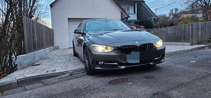 Braun Gebraucht 2014 BMW 325 Sport Line Limousine | 12.200 € (Fairer Preis) - Bild 1/4