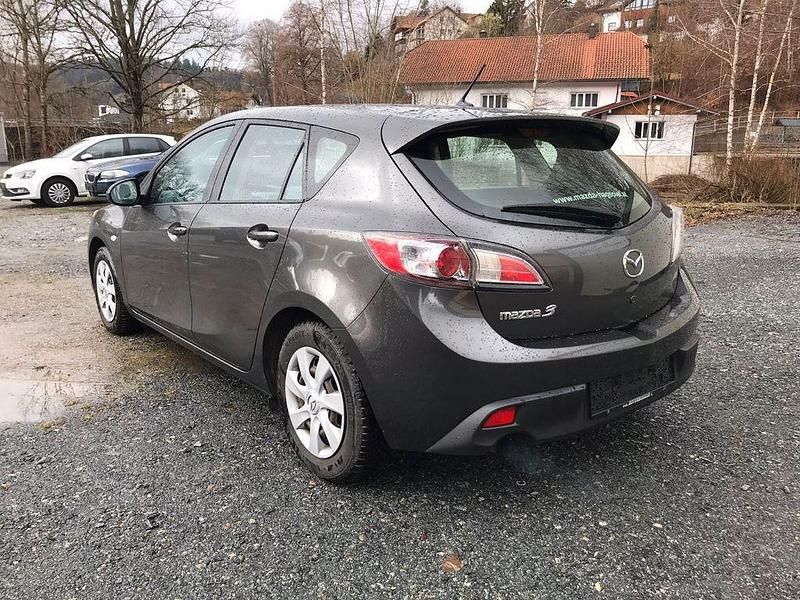Gebraucht Mazda 3 Center-Line 116 PS (85 kW) 2011 Grau Limousine