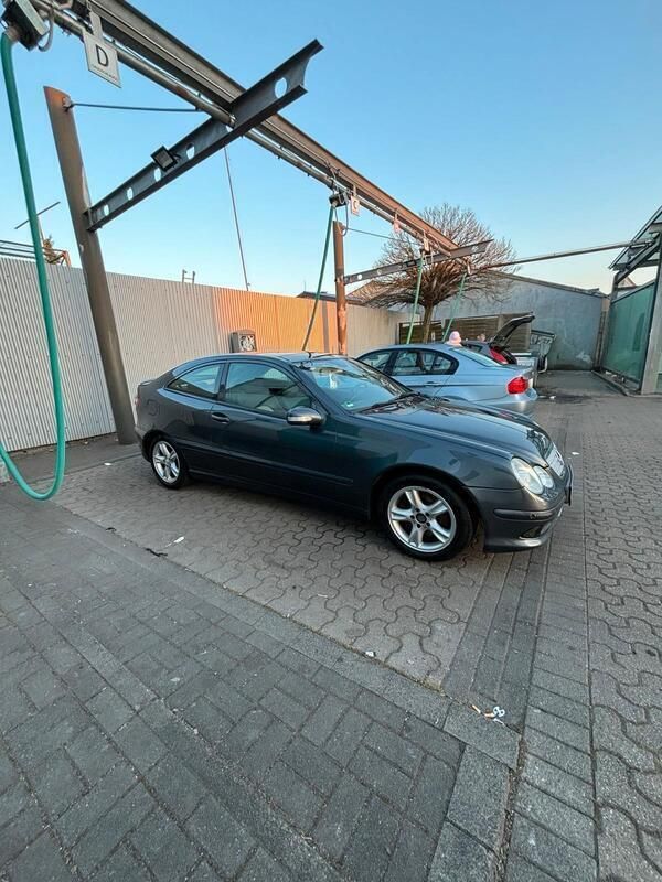 Grau Gebraucht 2008 Mercedes C230 AMG Coupé | 4.195 € (Superpreis) - Bild 1/4
