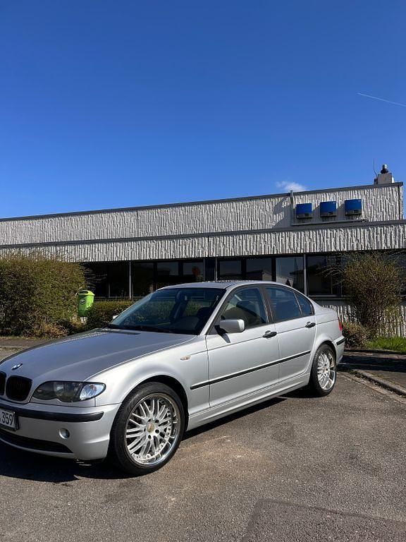 Silber Gebraucht 2003 BMW 316 Exclusive Limousine | 3.000 € (Etwas zu teuer) - Bild 1/4