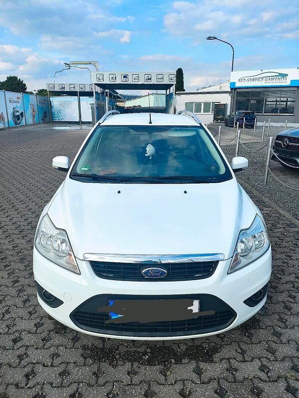 Weiß Gebraucht 2010 Ford Focus Kombi | 2.000 € (Superpreis) - Bild 1/4