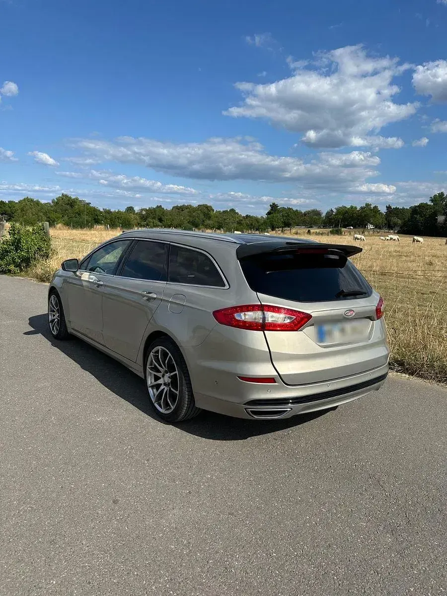 Gebraucht Ford Mondeo Titanium 179 PS (131 kW) 2015 Gold Kombi