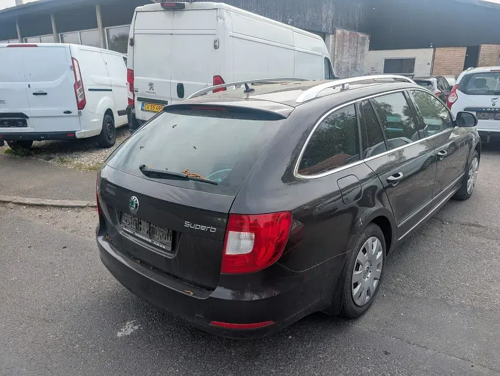 Gebraucht Skoda Superb Elegance 125 PS (91 kW) 2010 Schwarz Kombi