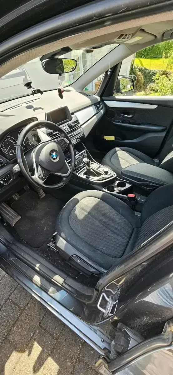 Second-hand BMW 214 95 CP (69 kW) 2016 Negru Break