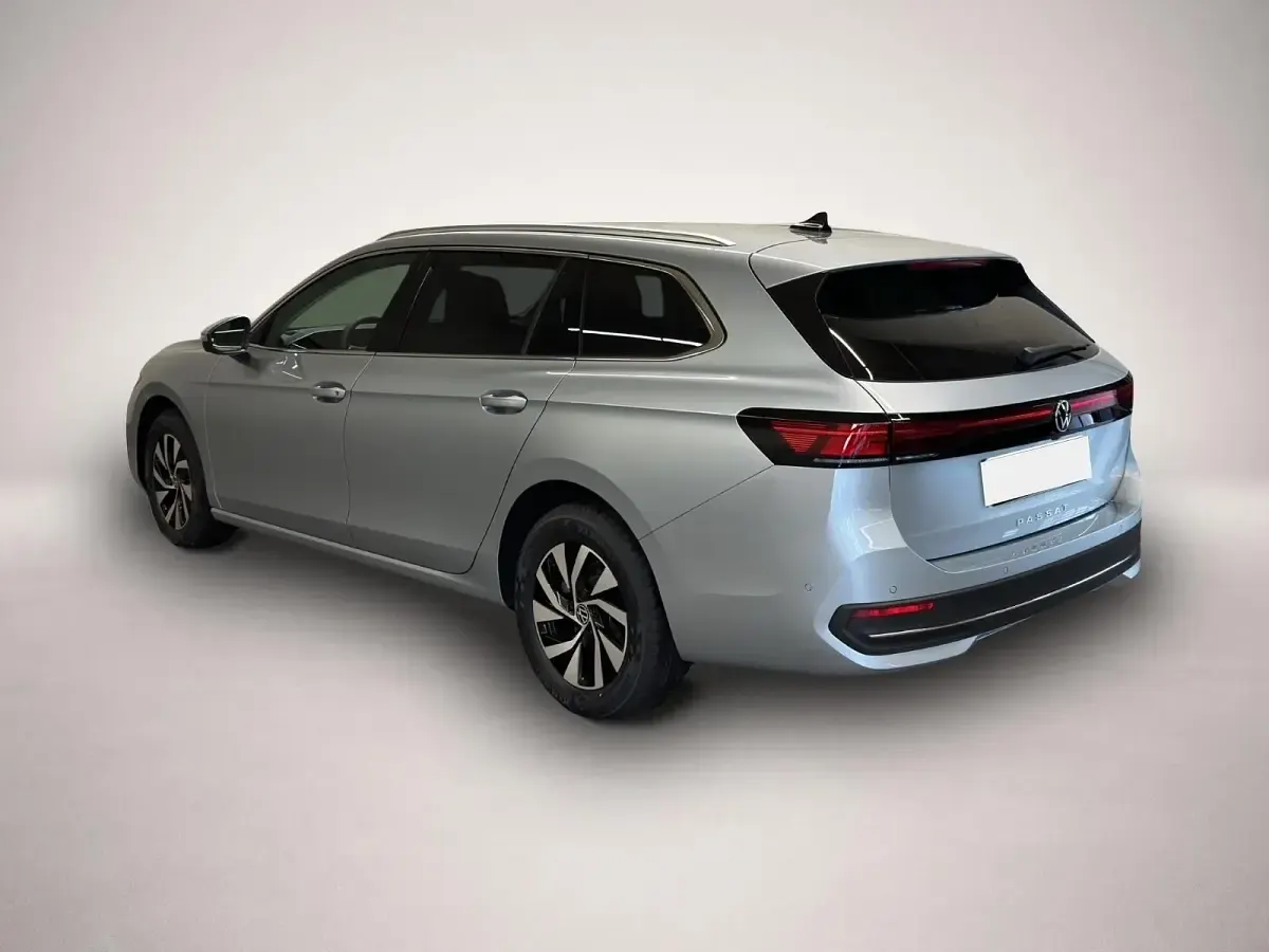 Gebraucht VW Passat Business 150 PS (110 kW) 2025 Manufacturer Kombi