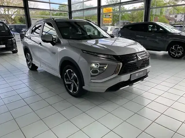 Gebraucht Mitsubishi Eclipse Cross Plus 188 PS (138 kW) 2022 Silber SUV