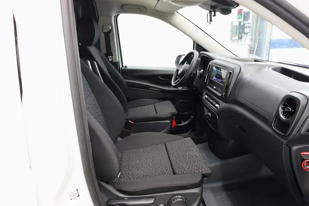 Gebraucht Mercedes Vito 136 PS (100 kW) 2024 Arktikweiß Van