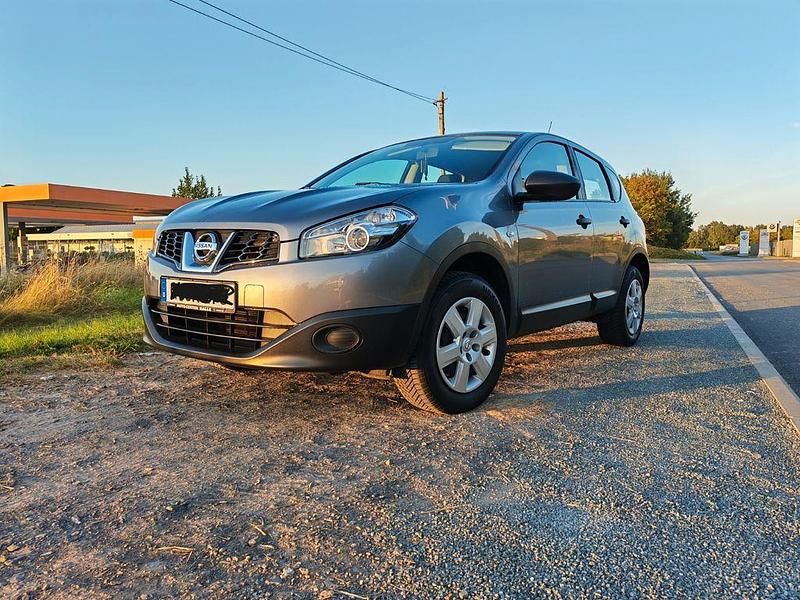 Grau Gebraucht 2011 Nissan Qashqai Visia SUV | 6.499 € (Guter Preis) - Bild 1/4