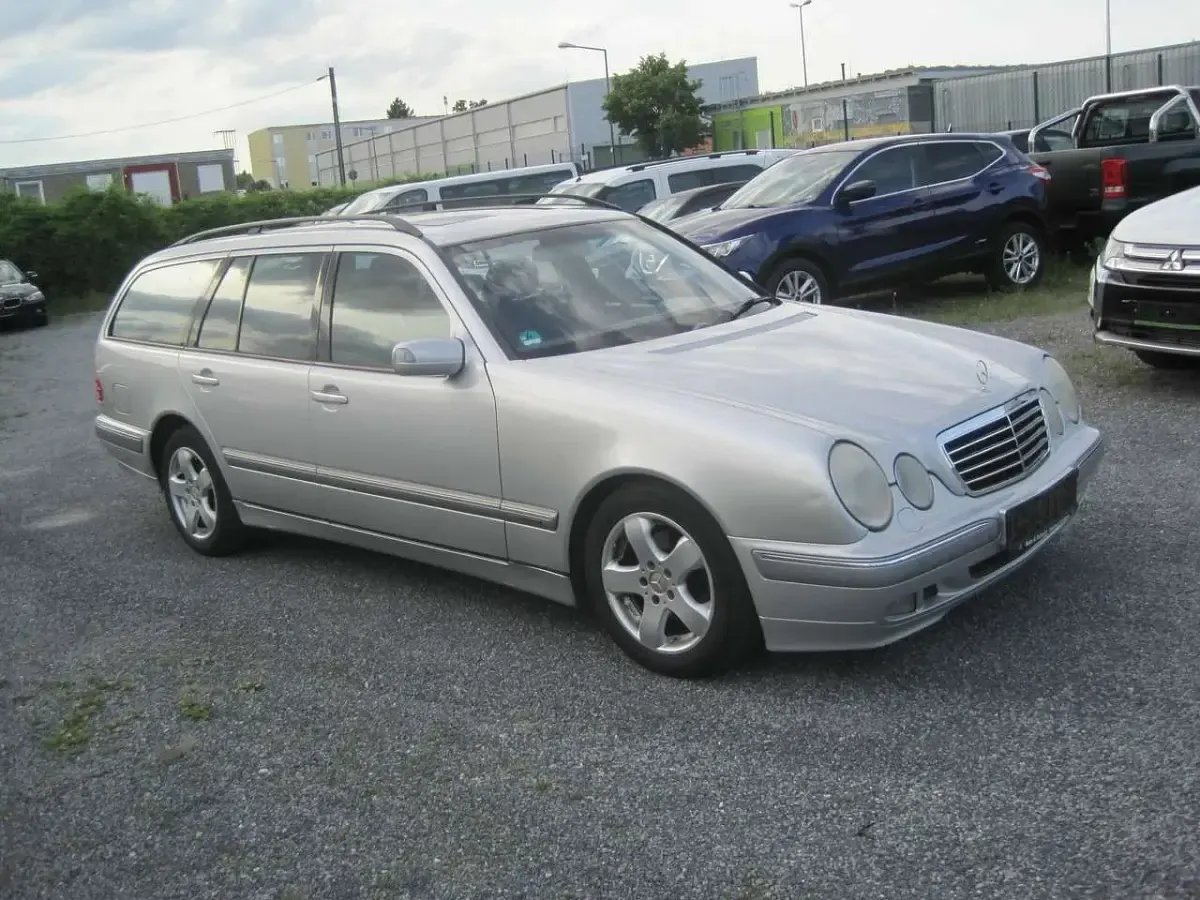 Gebraucht Mercedes E200 Elegance 136 PS (100 kW) 2000 Silber Kombi