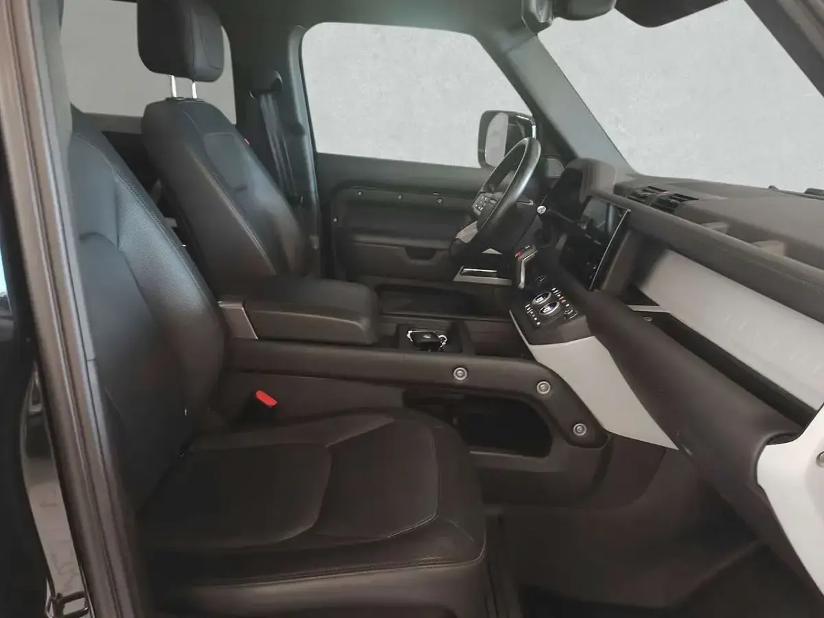 Gebraucht Land Rover Defender HSE Dynamic 300 PS (220 kW) 2022 Santorini black SUV