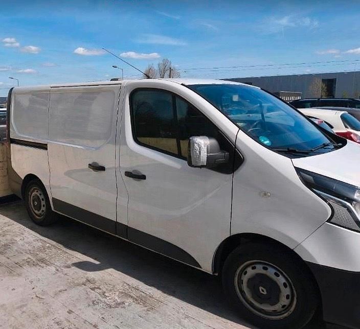 Second-hand Renault Trafic 150 CP (110 kW) 2016 Alb Monovolum