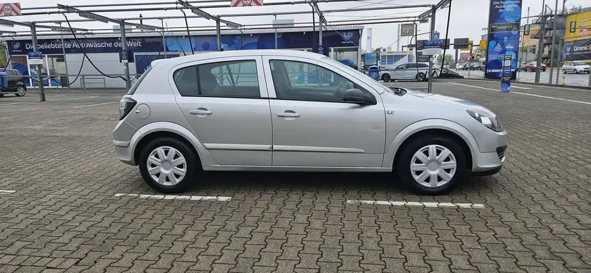 Gebraucht Opel Astra Edition 105 PS (77 kW) 2006 Starsilber iii m2 Kleinwagen