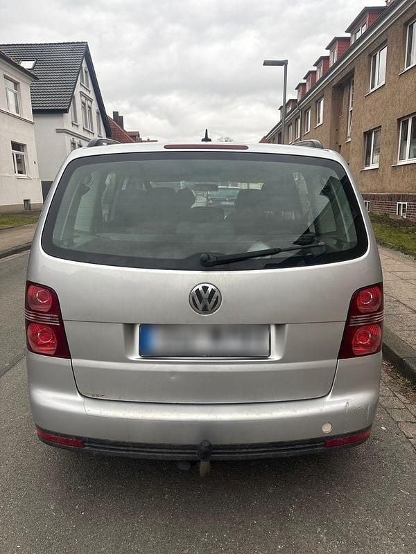 Gebraucht VW Touran 140 PS (102 kW) 2010 Silber Van / Kleinbus