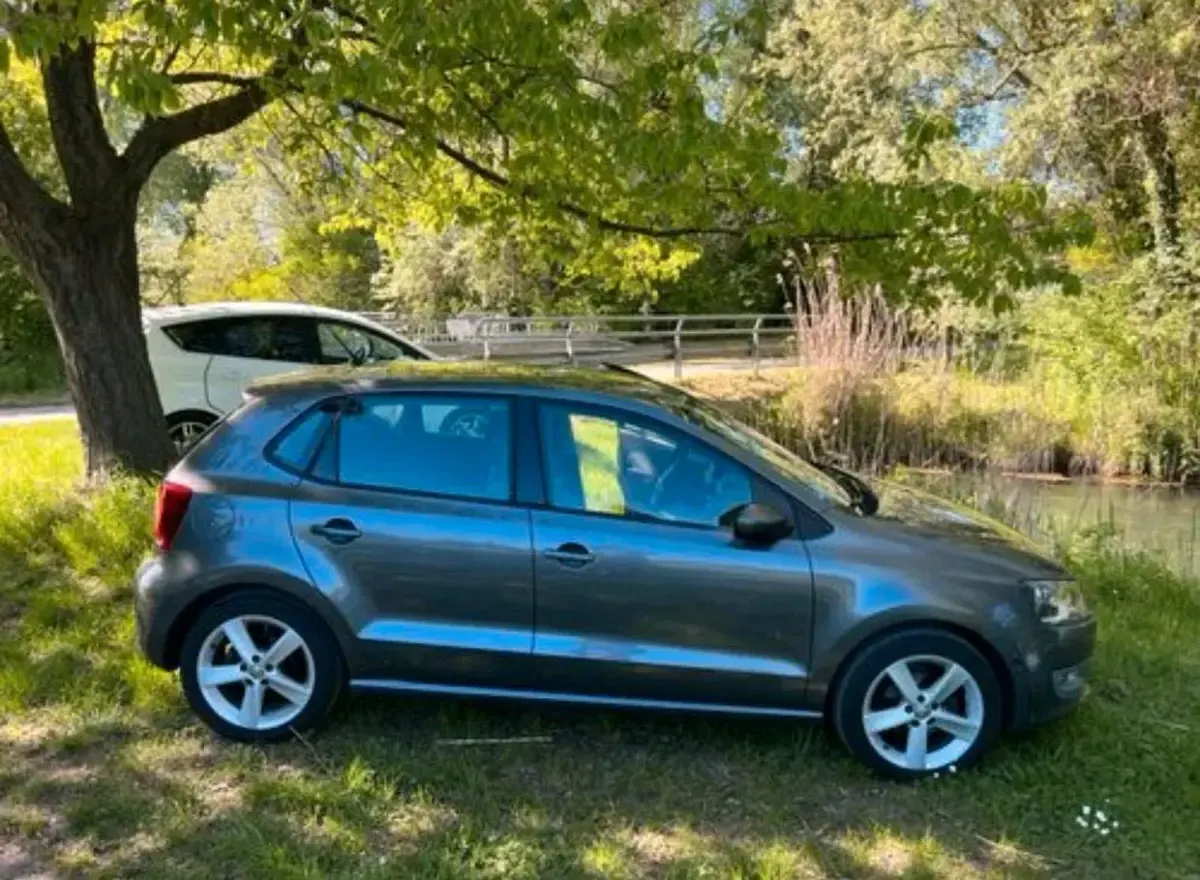 Gebraucht VW Polo 90 PS (66 kW) 2010 Grau Kleinwagen