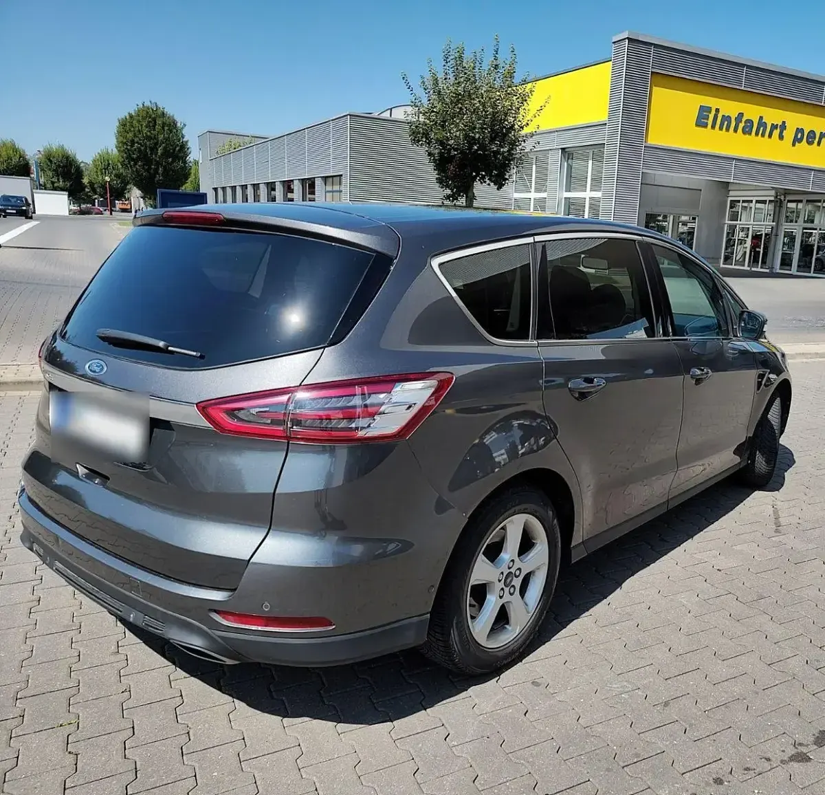 Gebraucht Ford S-MAX Titanium 179 PS (131 kW) 2017 Grau Van / Kleinbus