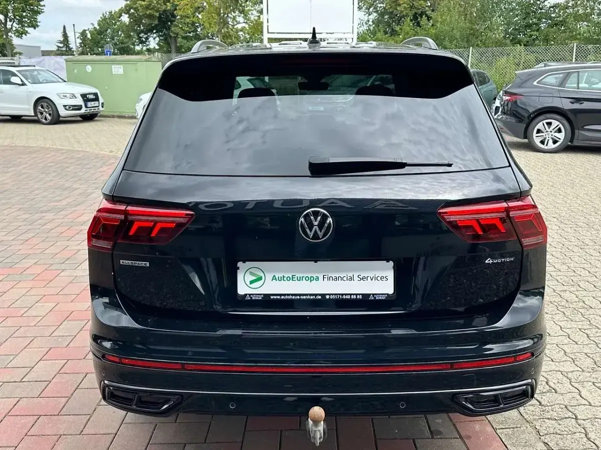 Gebraucht VW Tiguan Allspace R-line 150 PS (110 kW) 2023 Schwarz SUV