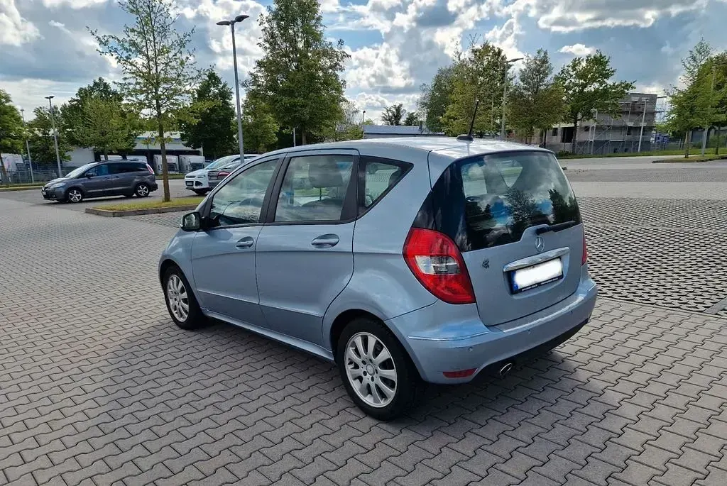 Gebraucht Mercedes A200 Avantgarde 140 PS (102 kW) 2010 Blau Van / Kleinbus
