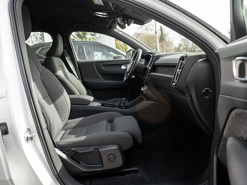 Gebraucht Volvo XC40 Core 169 kW (231 PS) 2023 Snow / metallic SUV