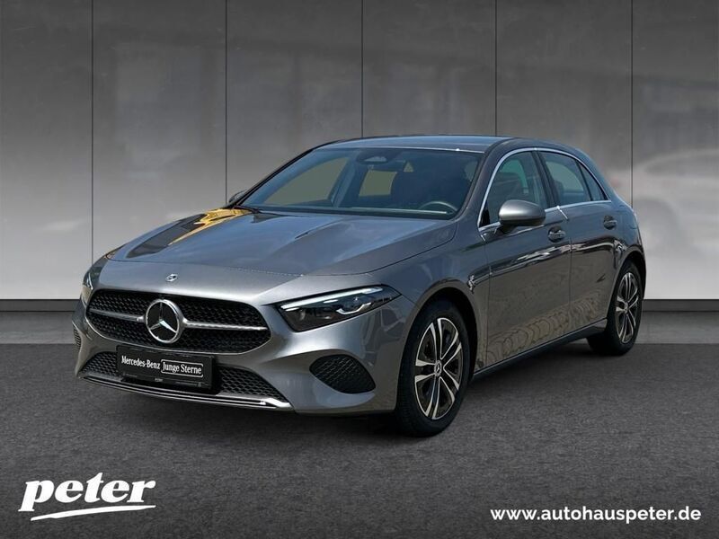 Metalliclack mountaingrau Gebraucht 2024 Mercedes A180 Progressive Limousine | 29.470 € (Fairer Preis) - Bild 1/4