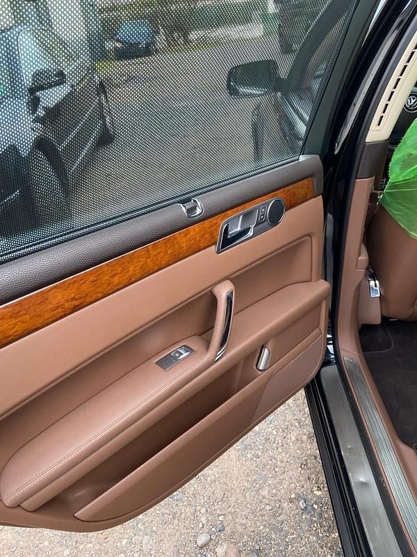 Second-hand VW Phaeton 245 CP (180 kW) 2015 Negru Berlinǎ