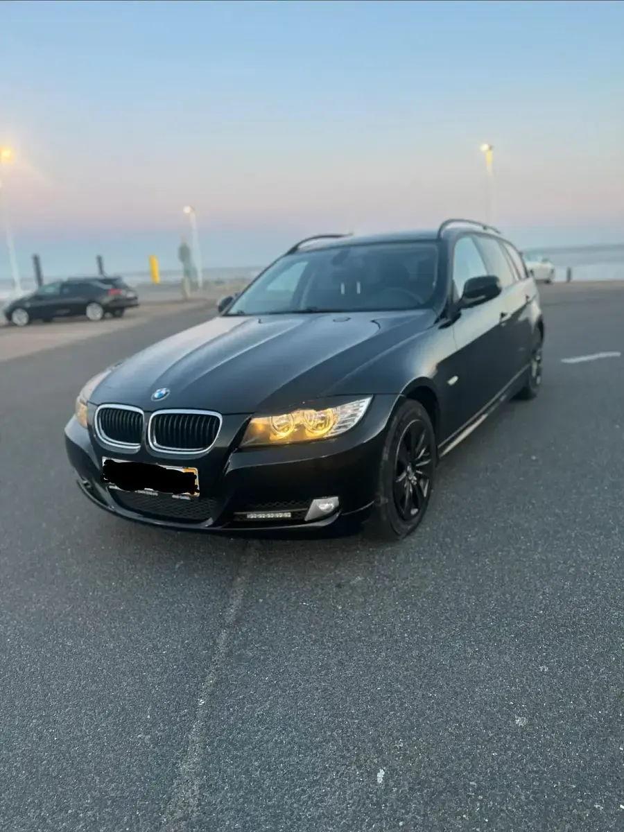 Second-hand BMW 318 143 CP (105 kW) 2010 Negru Break
