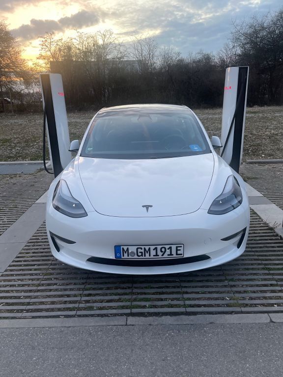 Weiß Gebraucht 2021 Tesla Model 3 Performance Limousine | 26.499 € (Guter Preis) - Bild 1/4
