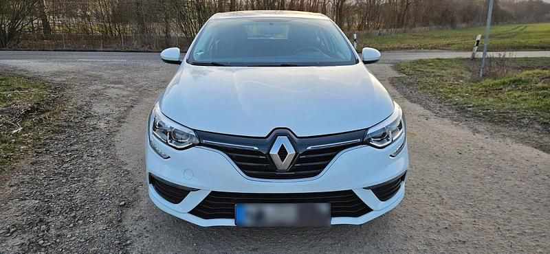 Gebraucht Renault Mégane IV Intens 101 PS (74 kW) 2017 Weiß Limousine