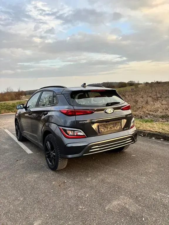 Gebraucht Hyundai Kona 100 kW (136 PS) 2022 Grau SUV