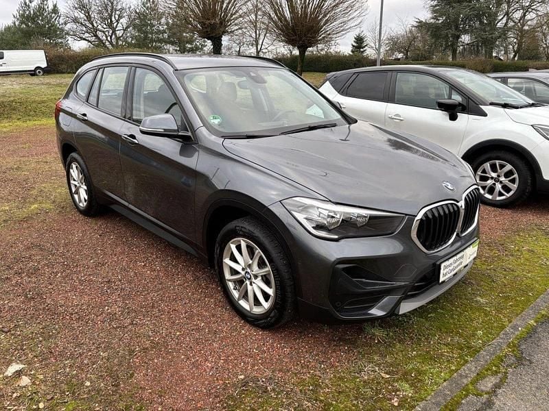 Mineralgrau metallic Gebraucht 2019 BMW X1 Advantage SUV | 23.990 € (Fairer Preis) - Bild 1/4