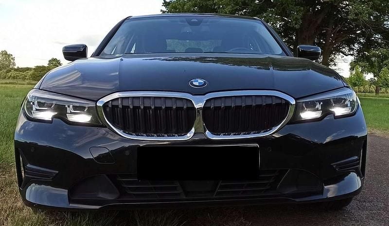Schwarz Gebraucht 2019 BMW 320 Limousine | 22.500 € (Etwas zu teuer) - Bild 1/4