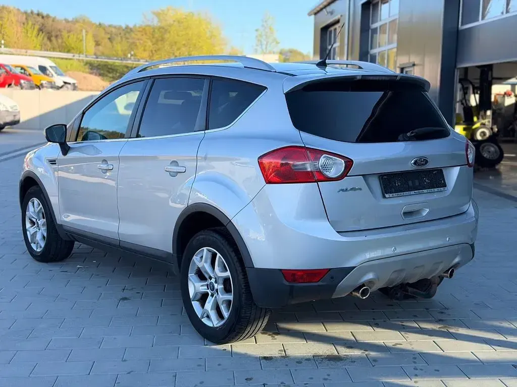 Używany Ford Kuga Champions Edition 140 KM (102 kW) 2012 Srebrny SUV