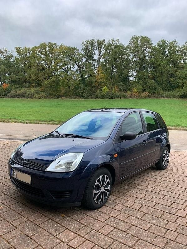Blau Gebraucht 2005 Ford Fiesta Kleinwagen | 2.250 € (Fairer Preis) - Bild 1/4