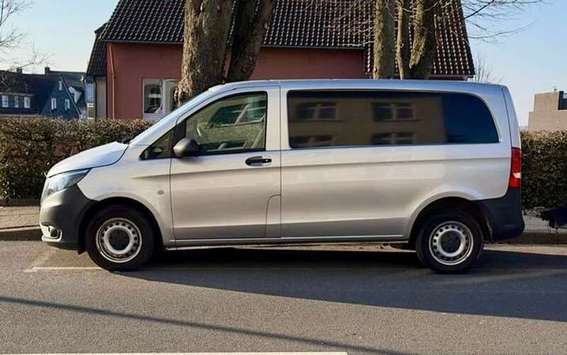 Silber Gebraucht 2020 Mercedes Vito Van / Kleinbus | 23.400 € (Fairer Preis) - Bild 1/4