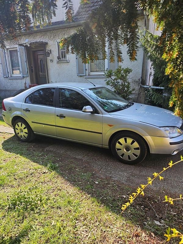 Gebraucht Ford Mondeo 150 PS (110 kW) 2001 Silber Limousine