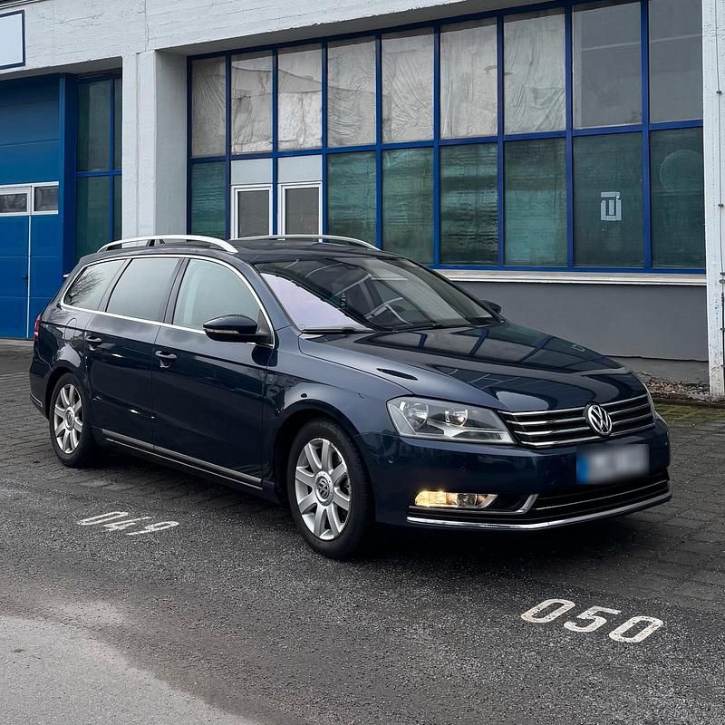 Gebraucht VW Passat Highline 140 PS (102 kW) 2011 Blau Kombi